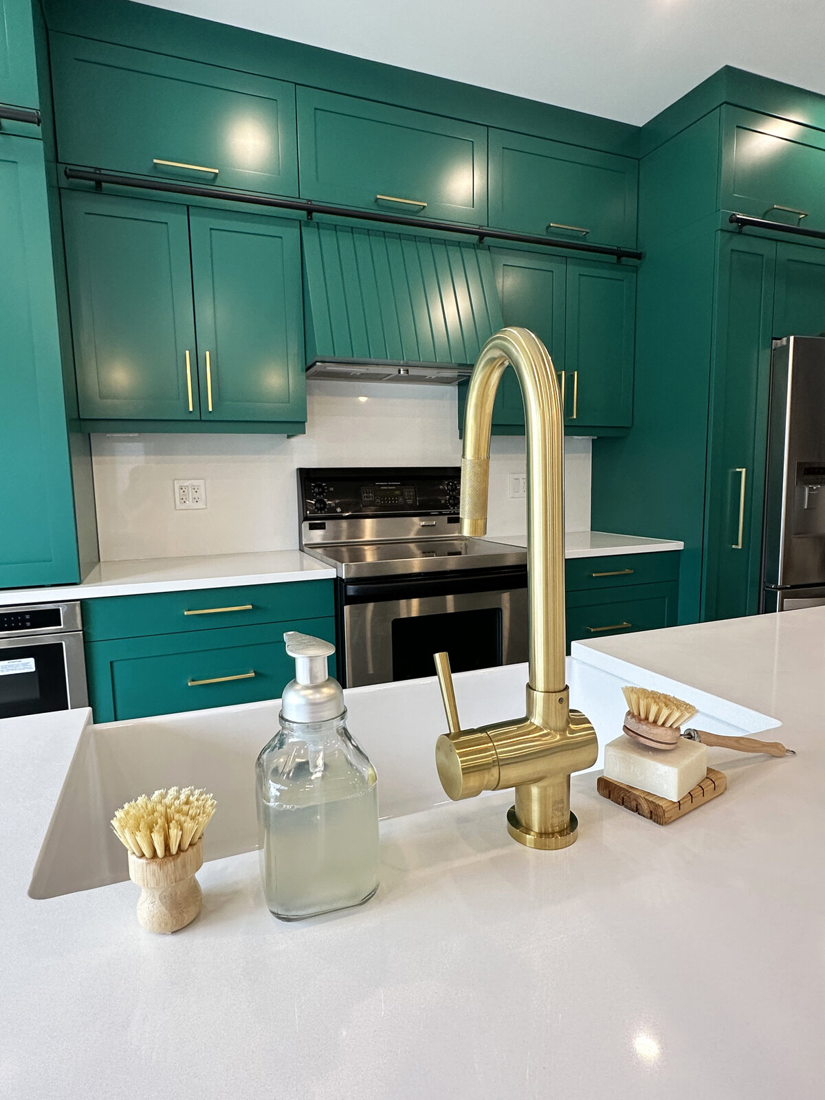 Emerald Green with Envy Kitchen Renovation Interior Design (16)