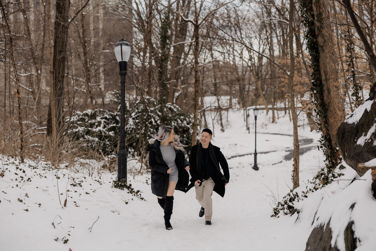 Engagement Photos in the snow at Fort Tryon Park NYC