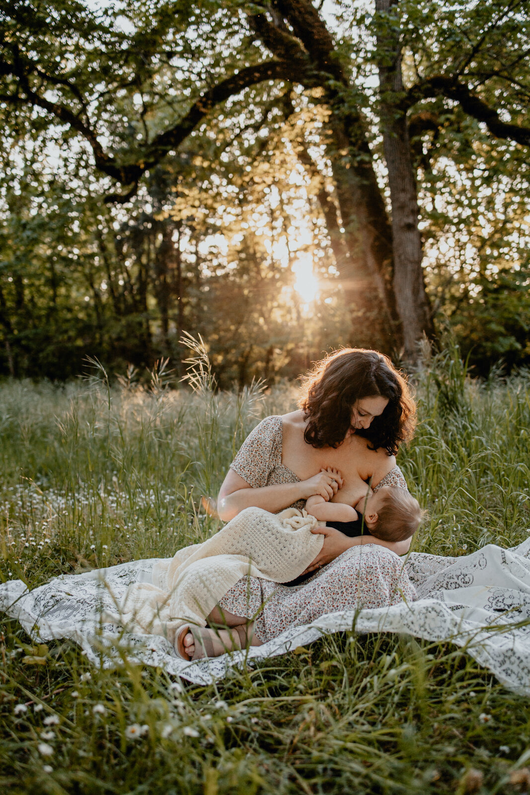 Eugene Oregon family and motherhood photographer offering breastfeeding  photos
