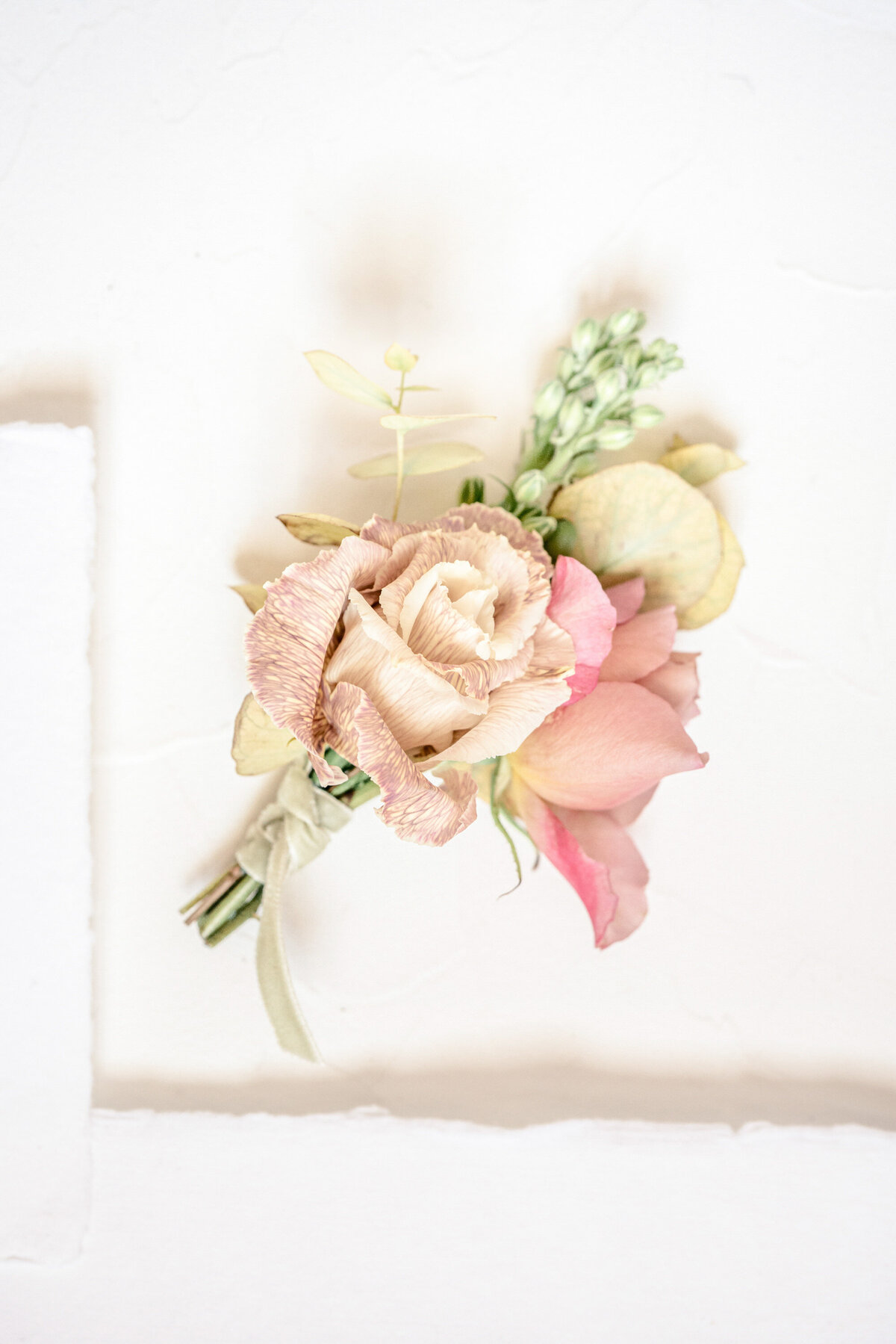 16-Villa-Sola-Cabiati-Flatlay-peach-green-Wedding-Photography-Victoria-Amrose (11)