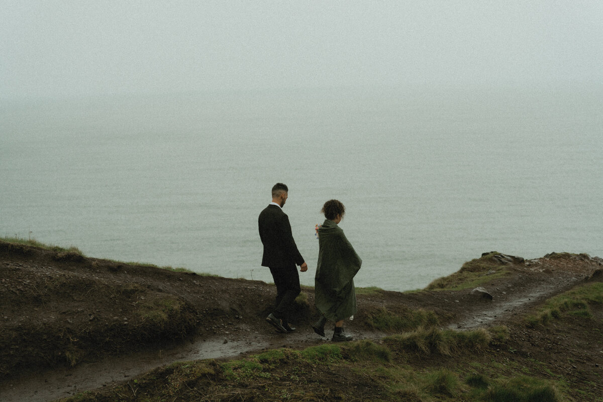 elopement oregon cliff - lizarrietaphotography-89