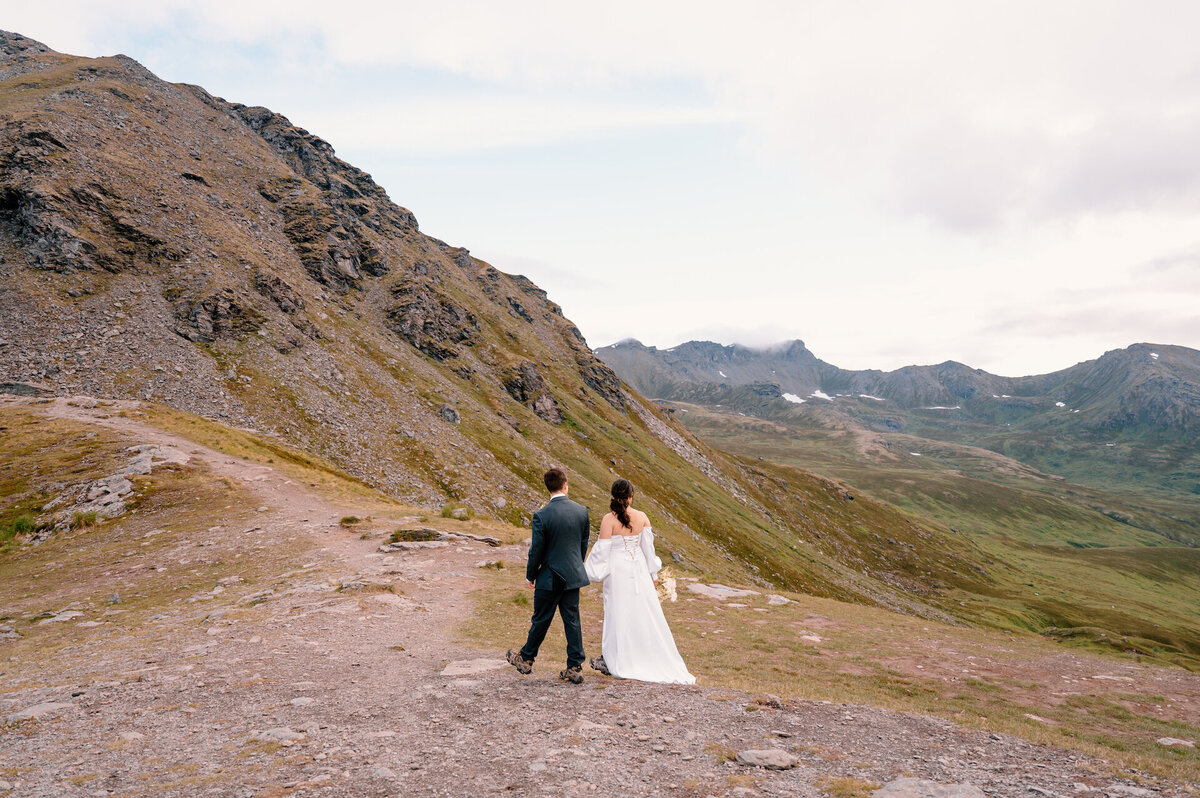 cozy-cabin-and-mountain-elopement-julianna-mb-photography-26