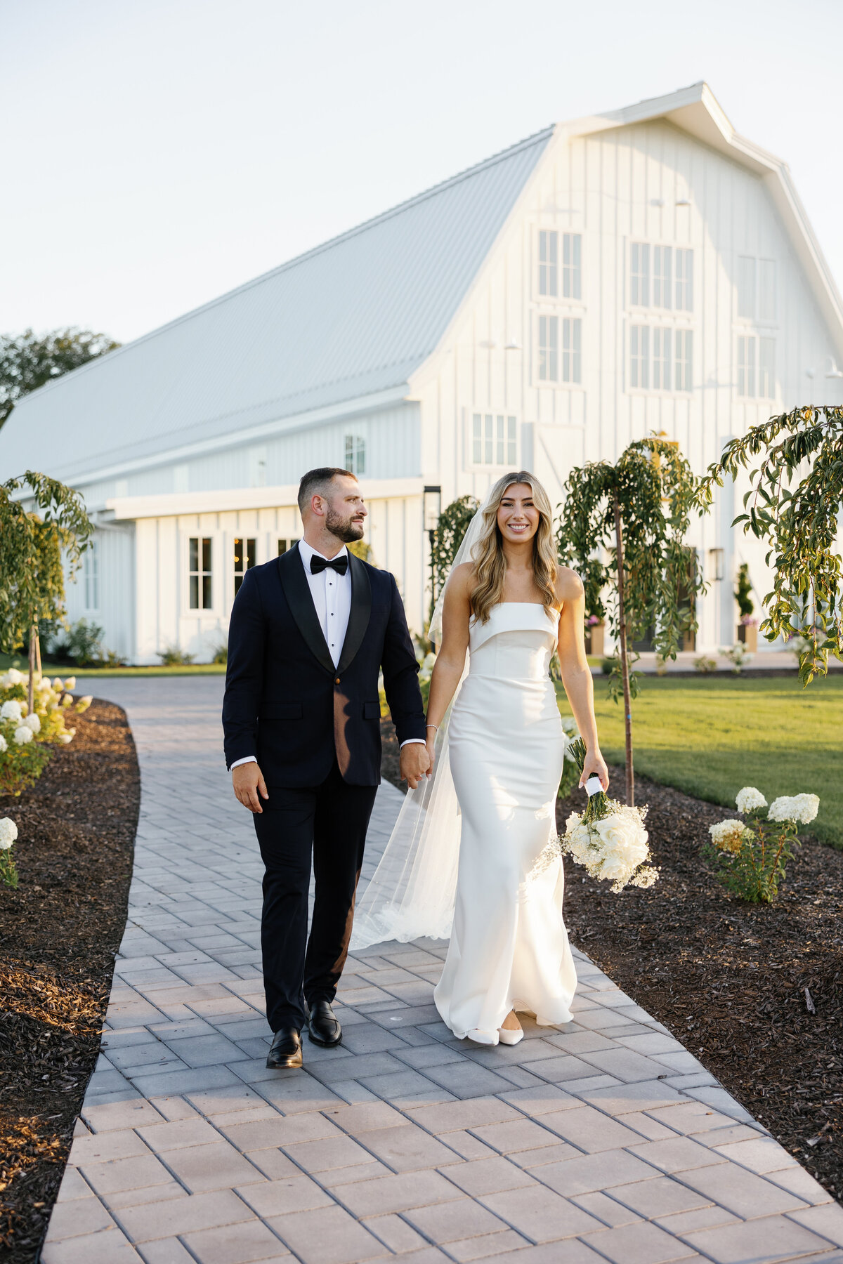 Alasandra Photography Michigan & Destination Wedding Photographer Editorial Weddings Photography Western Michigan Detroit Chicago Destinations Danielle Babcock76