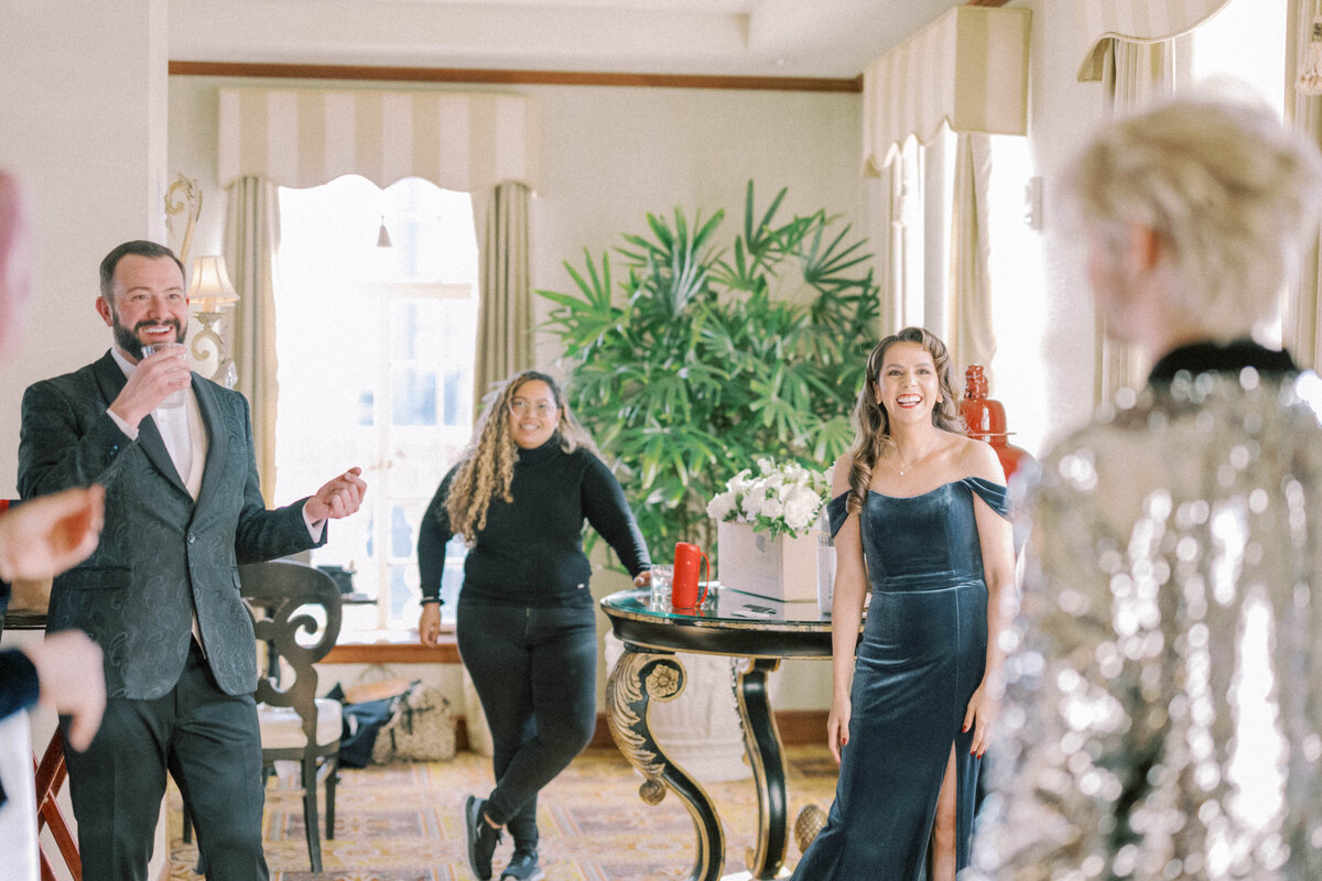wedding-party-happy-to-see-couple