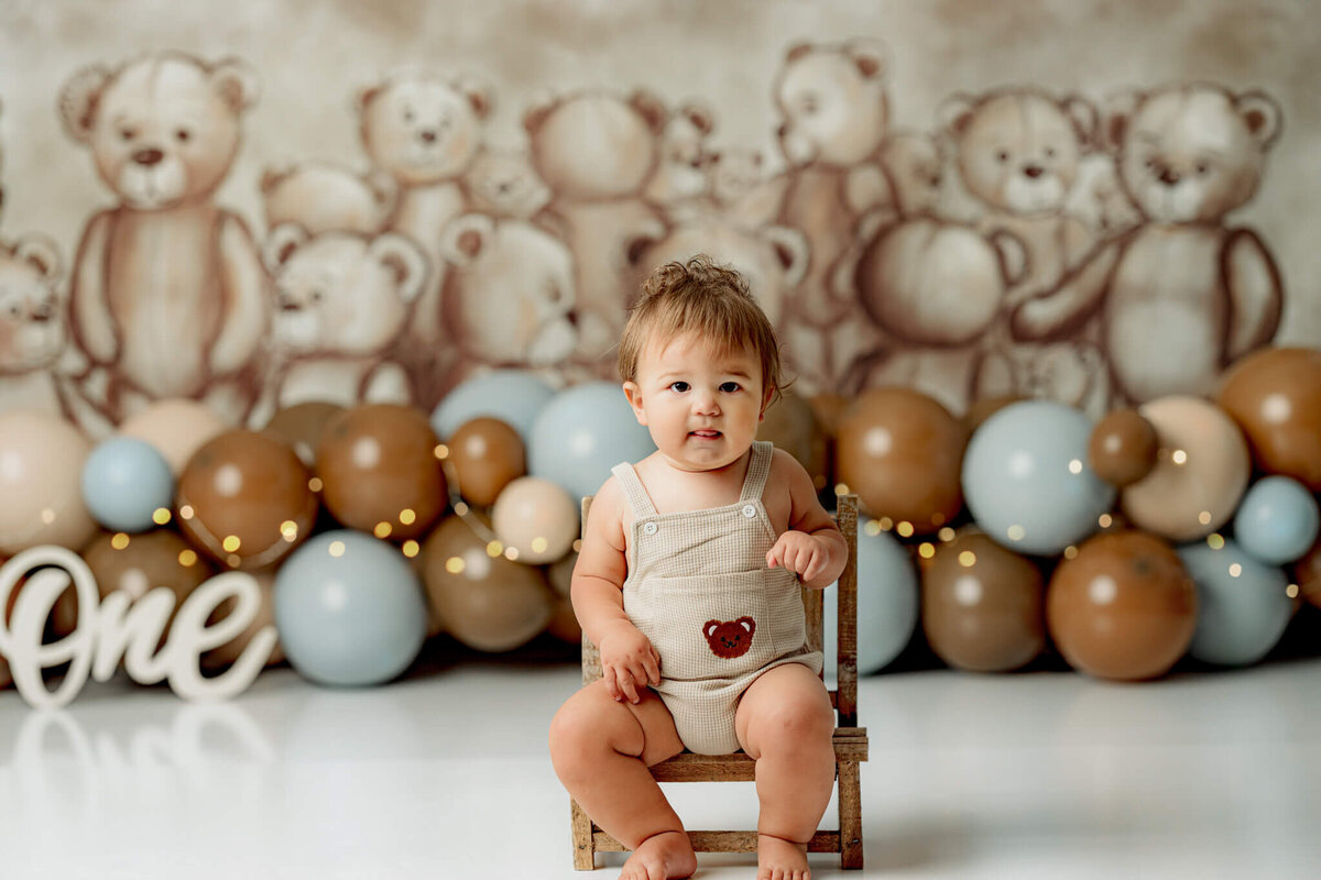 toddler sitting in chair on teddy bear themed smashed session