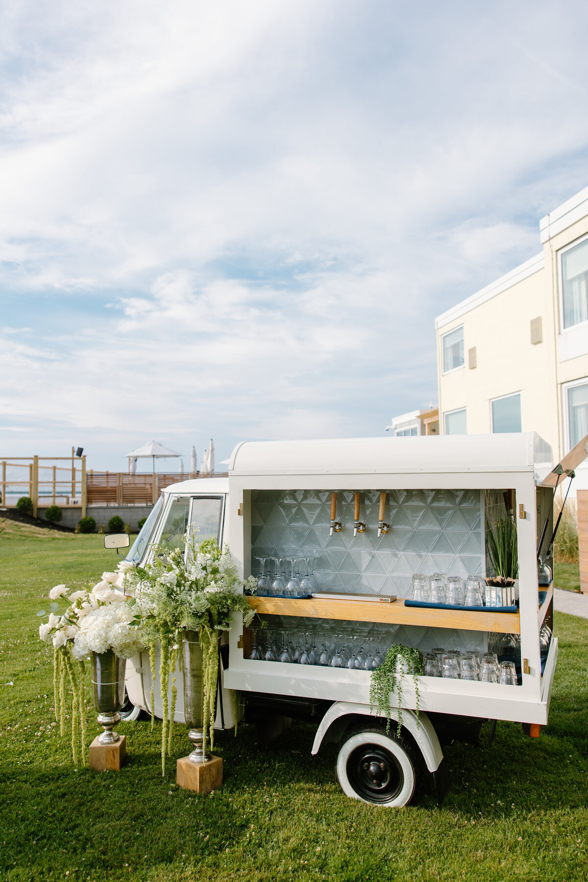 newport-harbor-island-wedding-mobile-bar