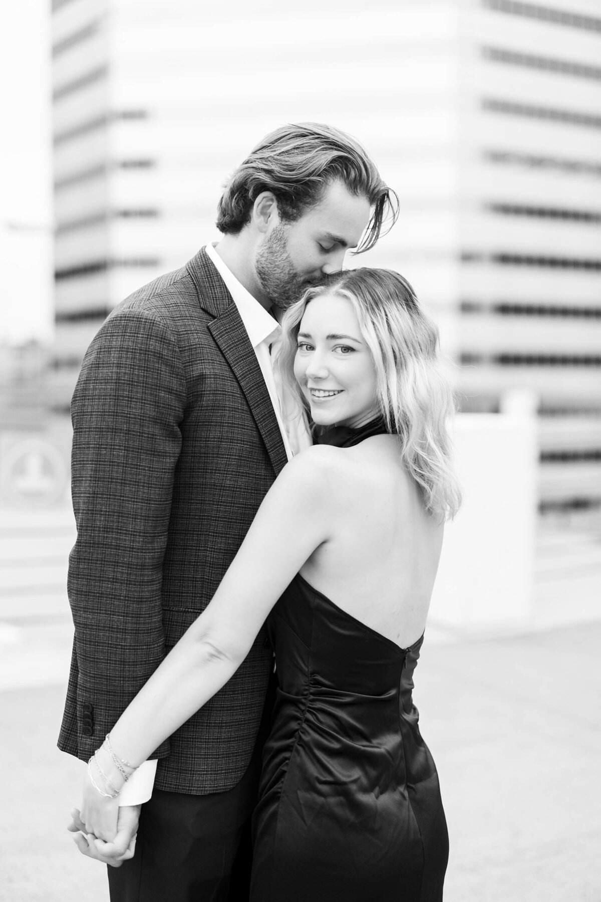 Minneapolis engagement session captures a modern couple's love with stylish urban settings and heartwarming embraces