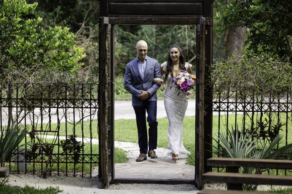 0045-cara-dehart-lewis-photography-del-favero-oasis-tampa-elopement-in-florida-chantilly-chic-celebrations
