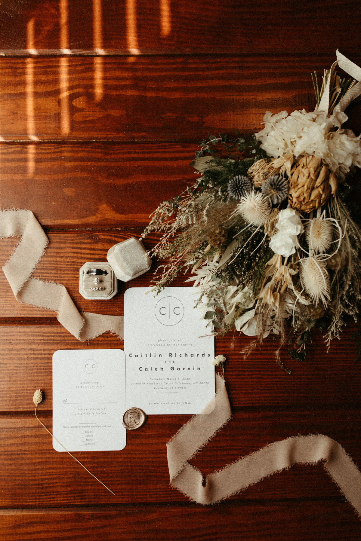 columbus-mississippi-wedding-detail-shots-details-flat-lay-invitations-rings-bouquet