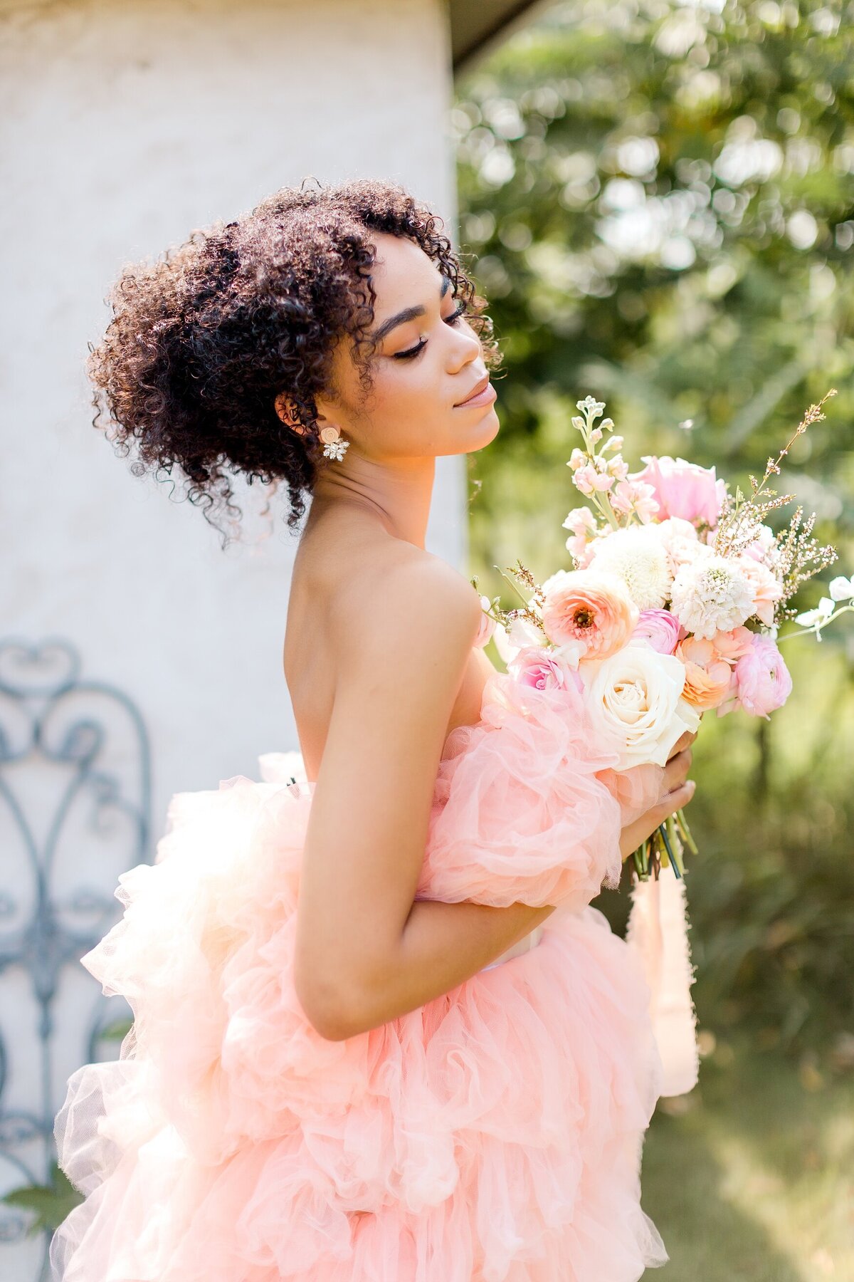 style-me-pretty-romantic-pink-garden-wedding-Wisconsin-alexandra-robyn-photographer-_0066