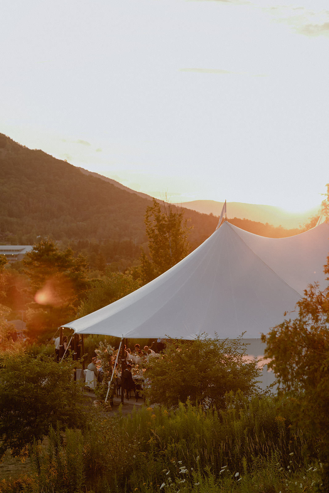 catskill-mountains-sunset-behind-wedding-reception-tent