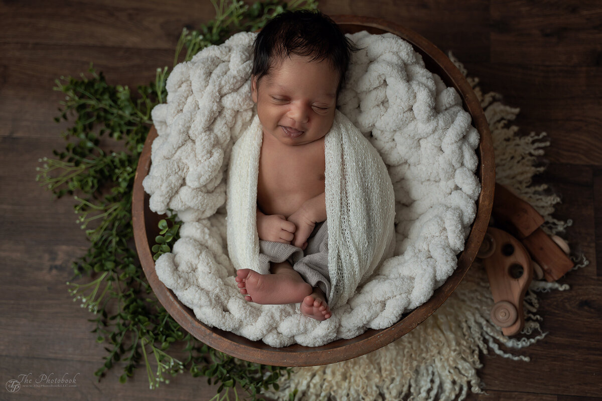 Vannitamby-2-Newborn -baby photos-Michigan Newbor Photographer-Baby boy