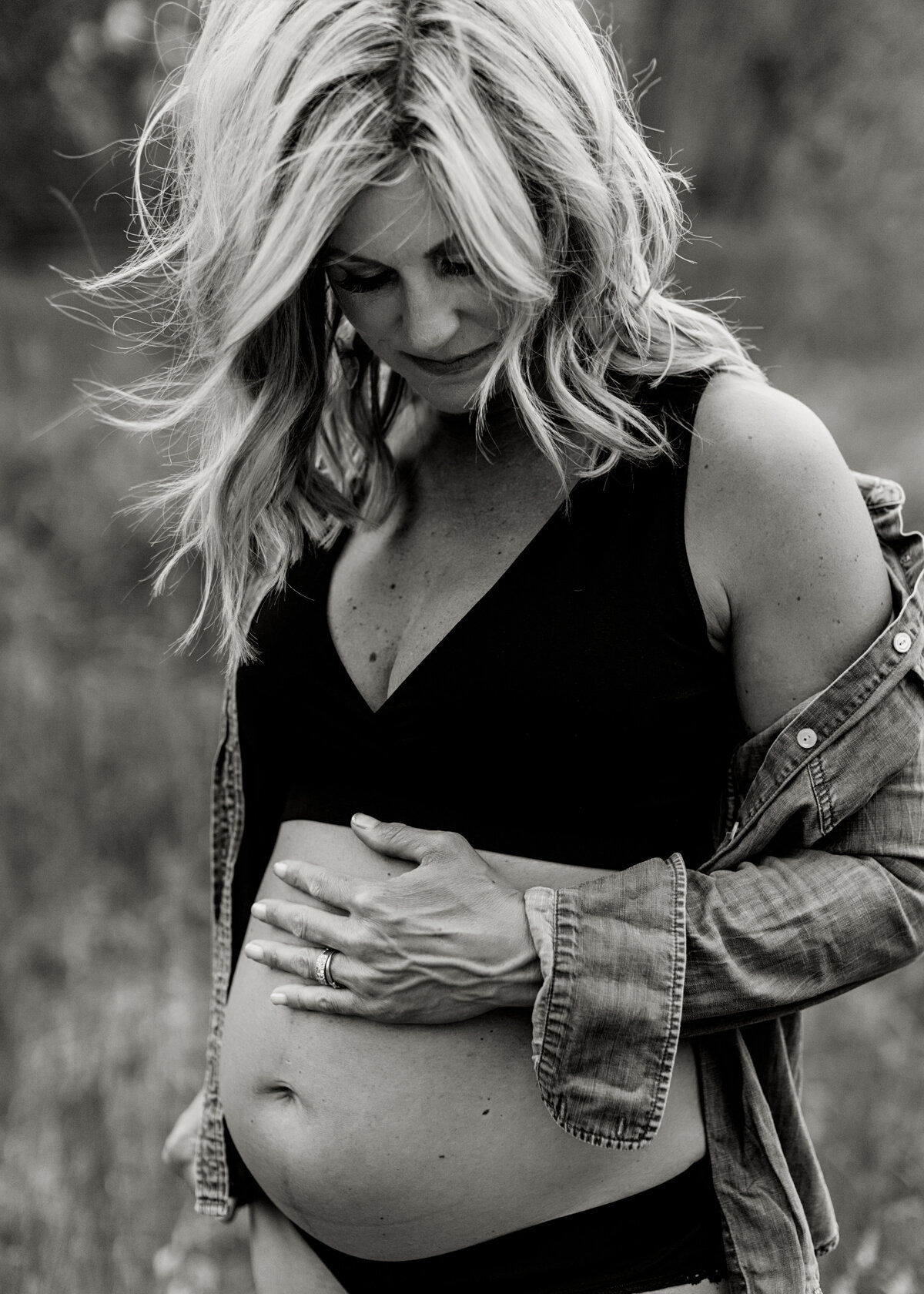 BlackandWhitePregnancyPhotoshootDenver