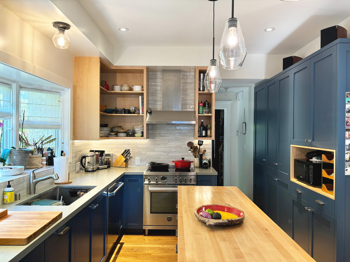 Colorful and bright kitchen renovation