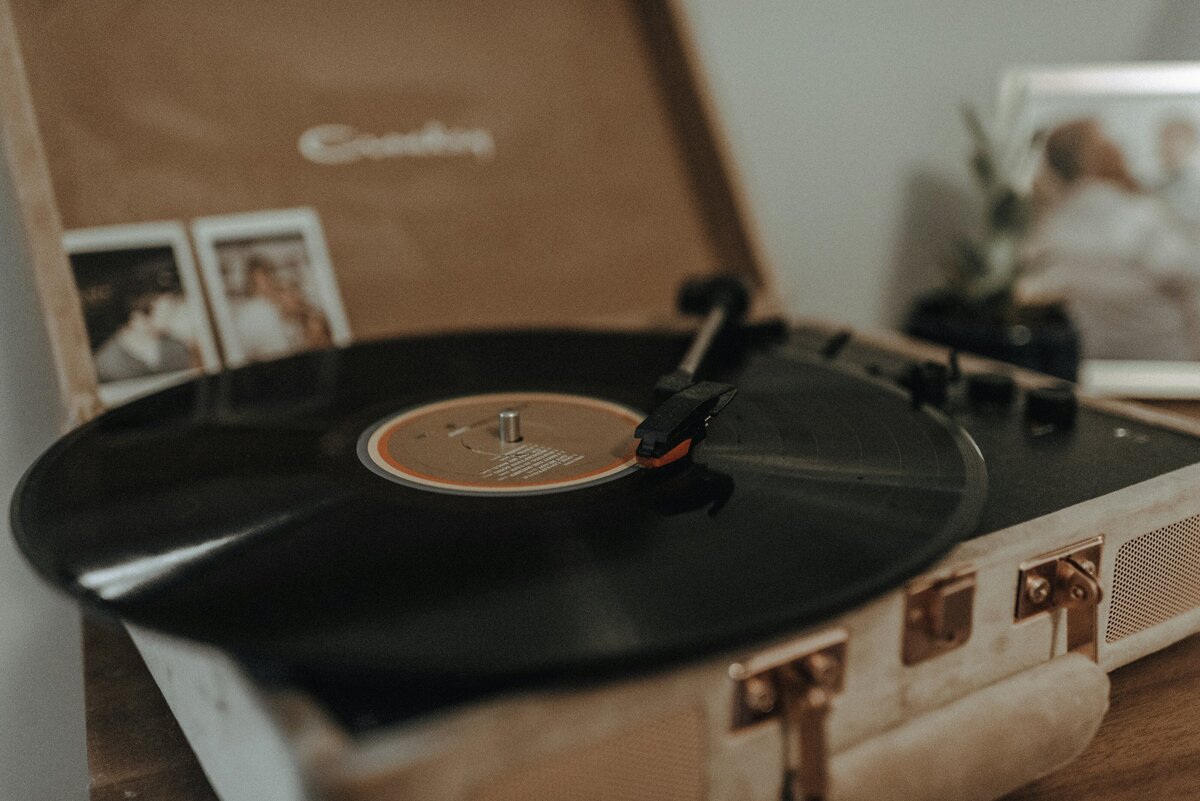 devon-divine-yKKvYqqAmbE-unsplash