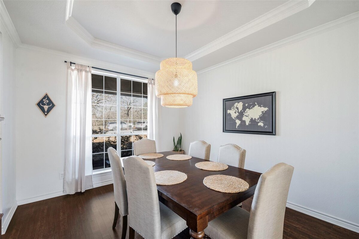 home for sale in Collinsville, Tx with private dining room