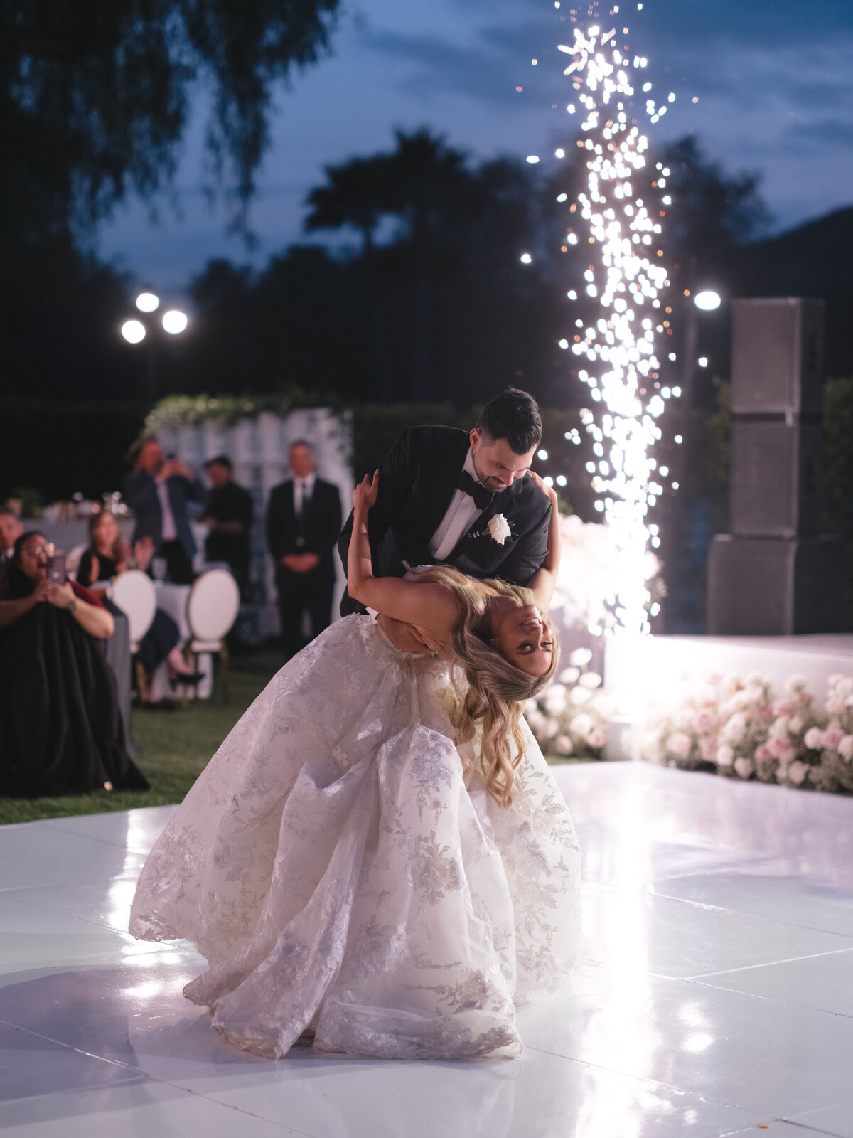Teasers_OliviaandAlex_Hummingbird-Nest-Ranch_Taylor-Kinzie-Photography-370