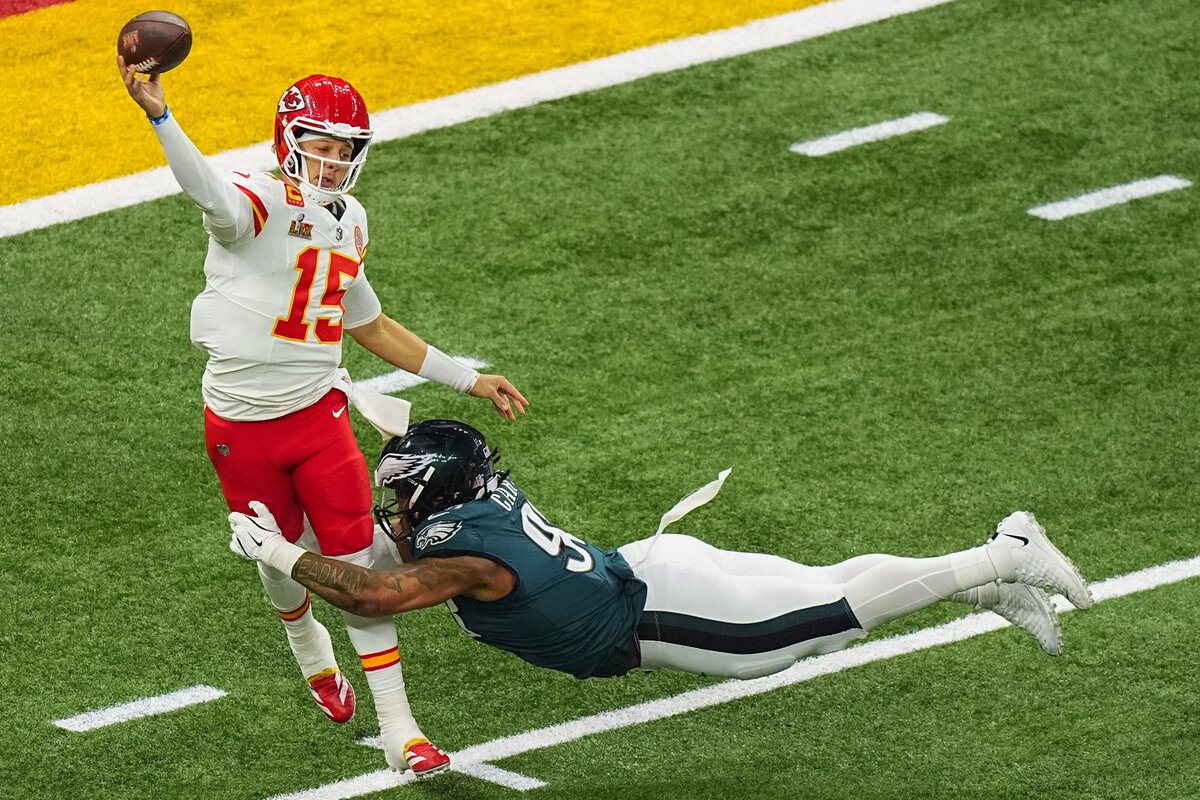 kansas-city-sports-photography-chiefs-0083-quarterback-throwing-action