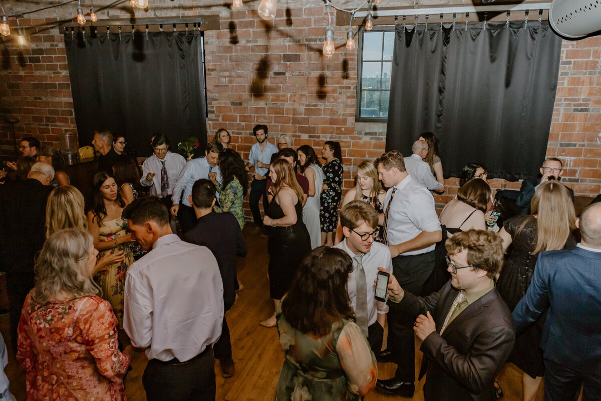 wedding-reception-dancing-noce-storyteller-collective-photo-co