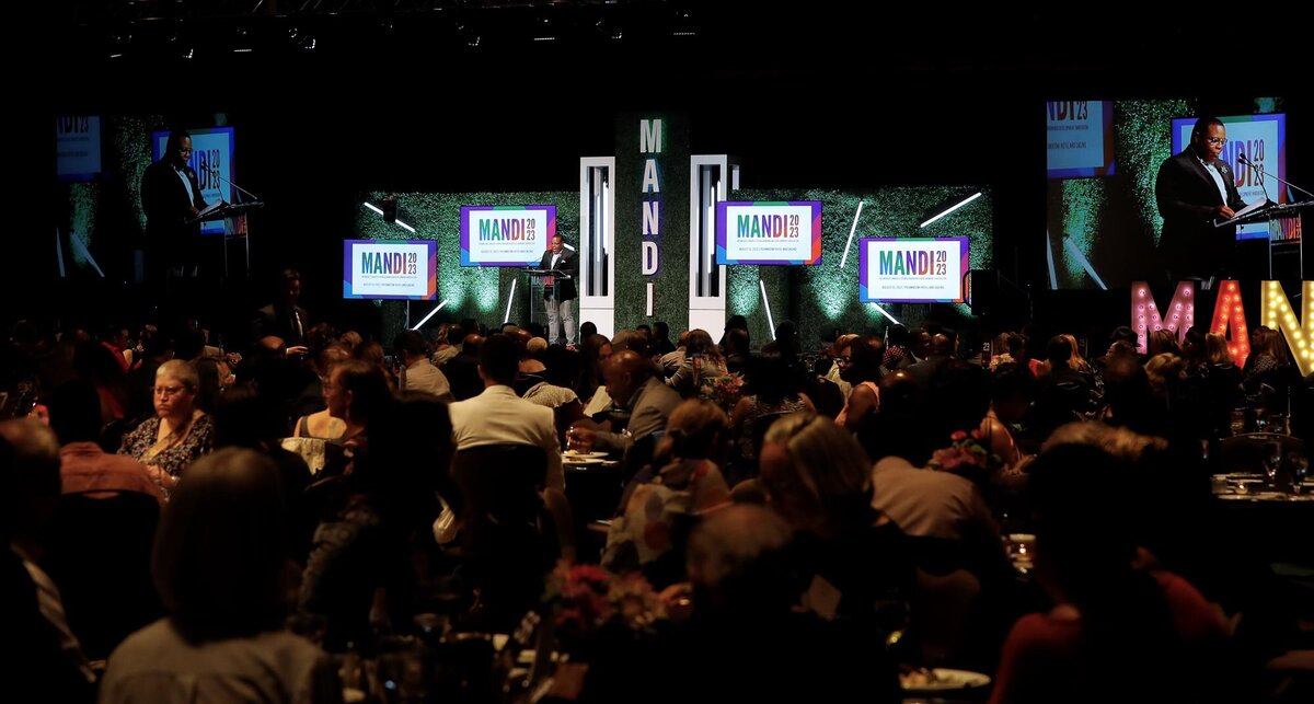 award-event-stage-design-milwaukee