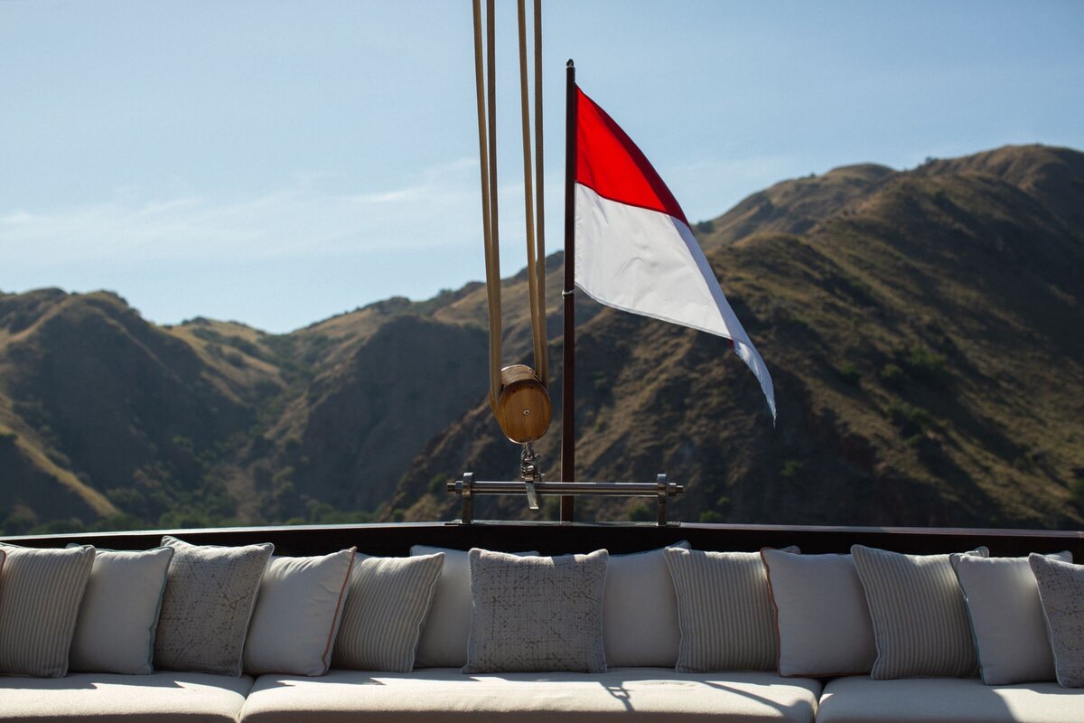 Vela Luxury Yacht Charter Indonesia Main Deck - Exteriors (3 of 20) - IMG_8433