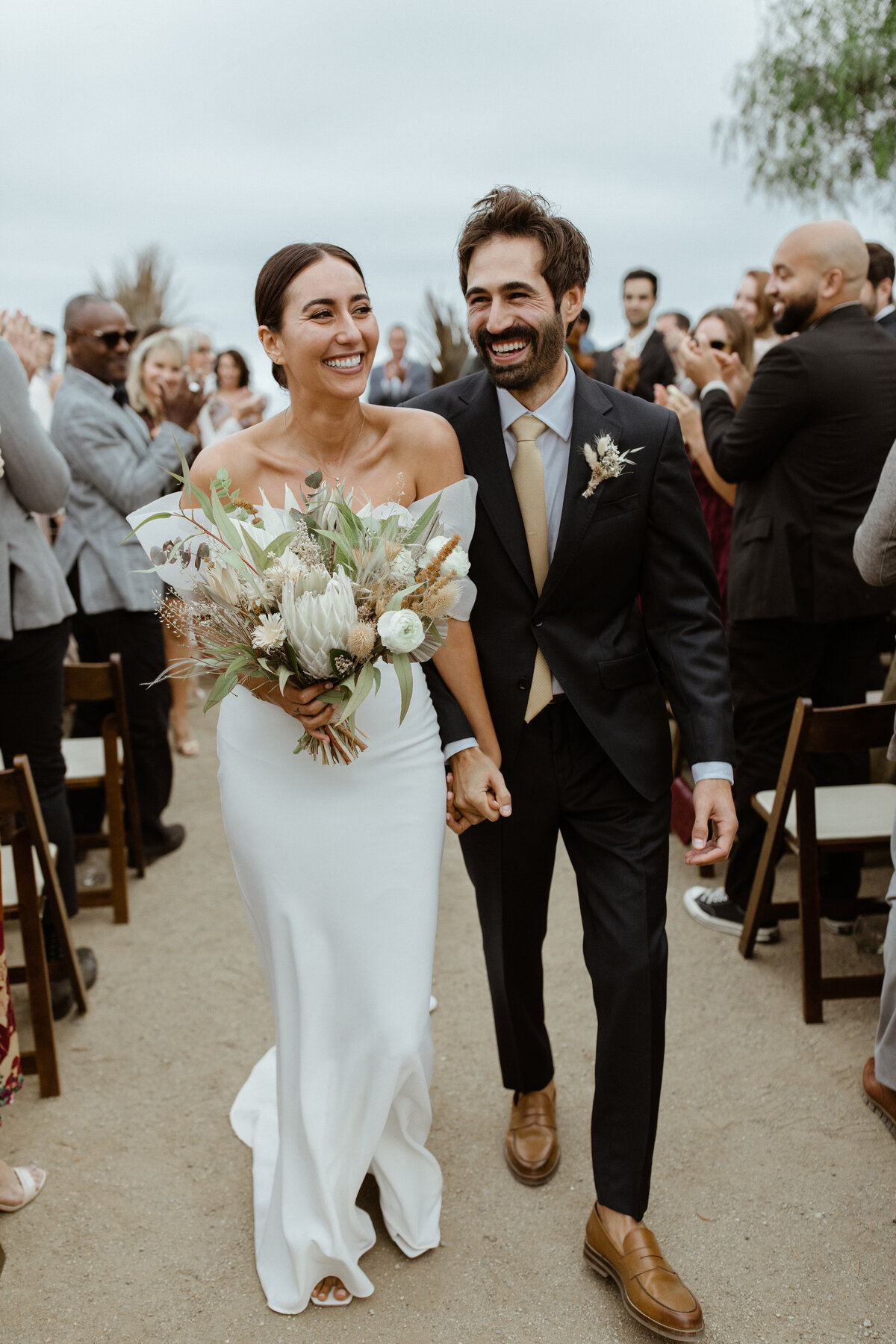 malibu wedding with neutral minimalist bridal bouquet