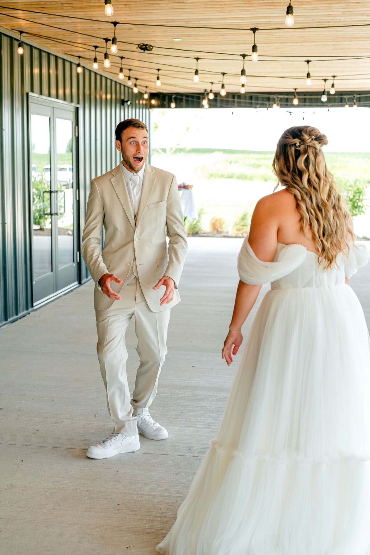 groom-reacts-to-first-look