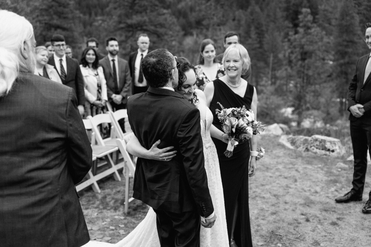 sleeping_lady_leavenworth_washington_spring_wedding_02