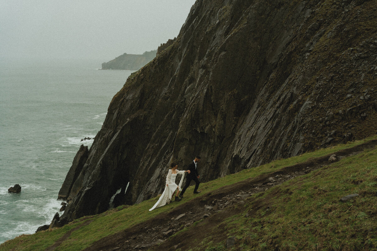 elopement oregon cliff - lizarrietaphotography-38