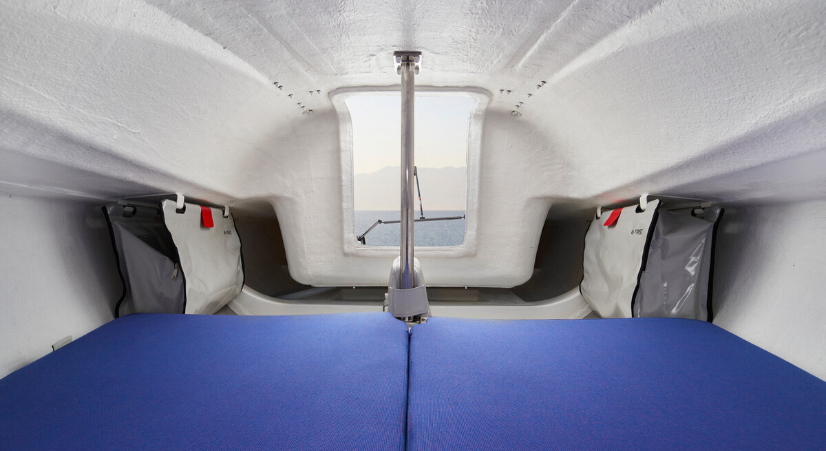 beneteau-first-18SE-interior-2
