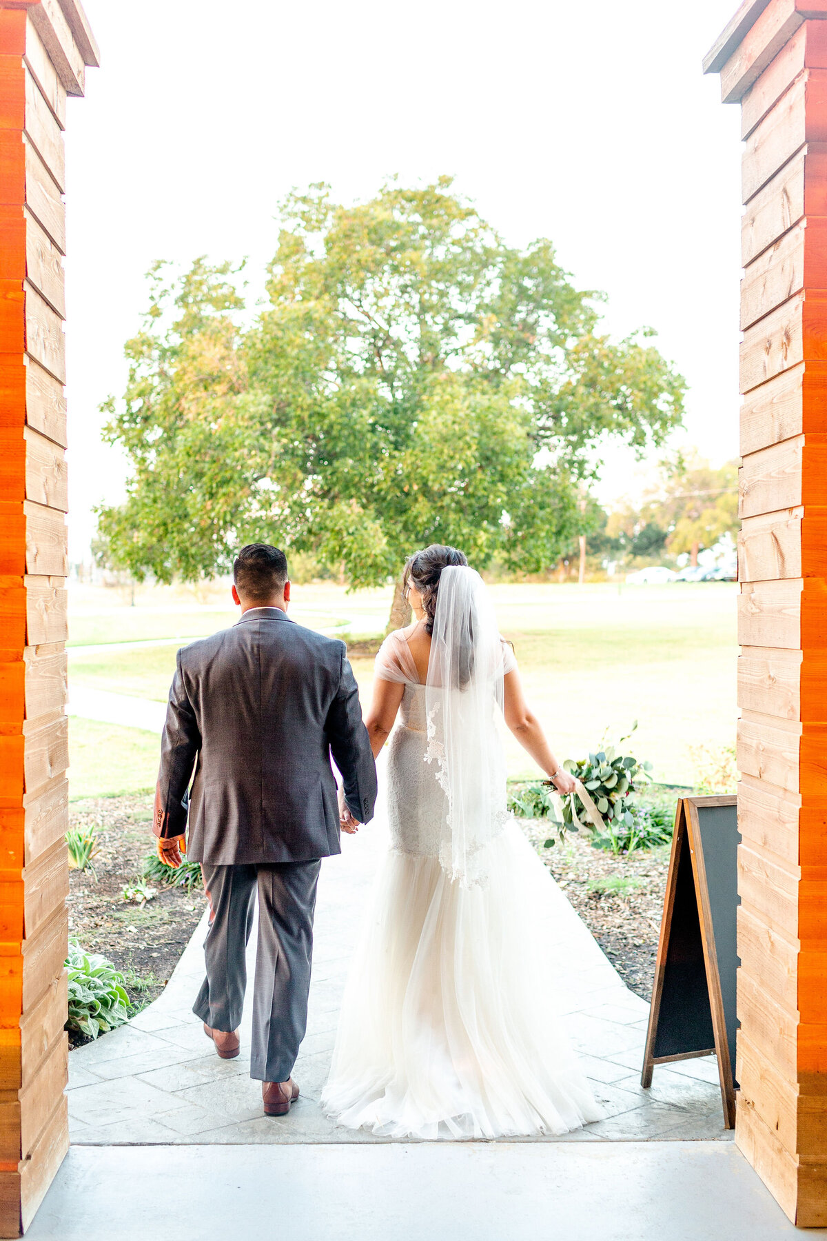 Stephanie&ChristianMorganCreekBarnAubreyTxWedding20