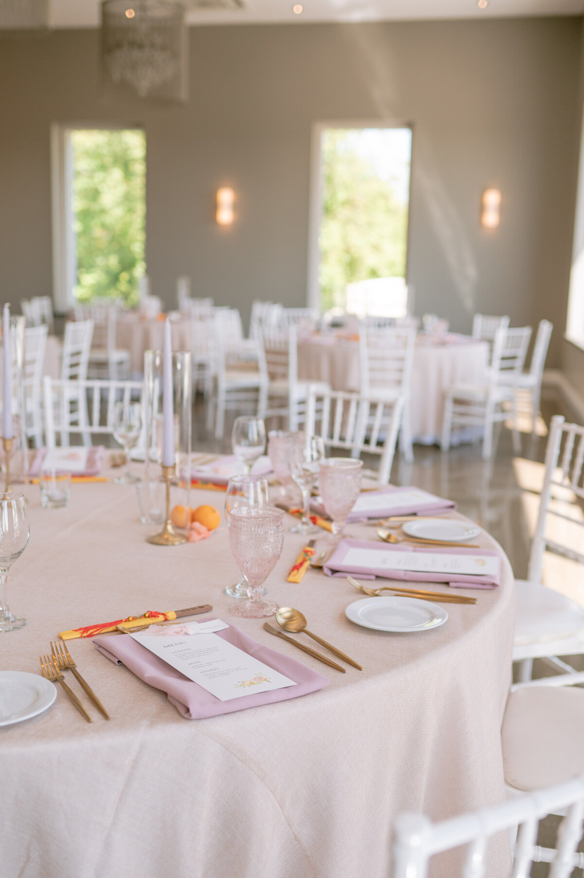 Le Belvedere-Bright-Spring-Floral-Wedding-Photography-by-Emma 36