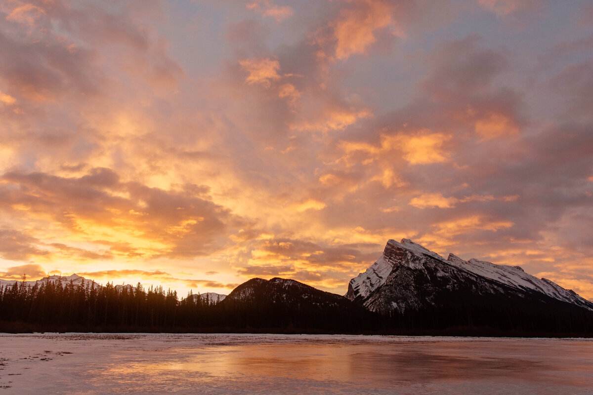 vermillion_lakes_sunrise_banff_canada