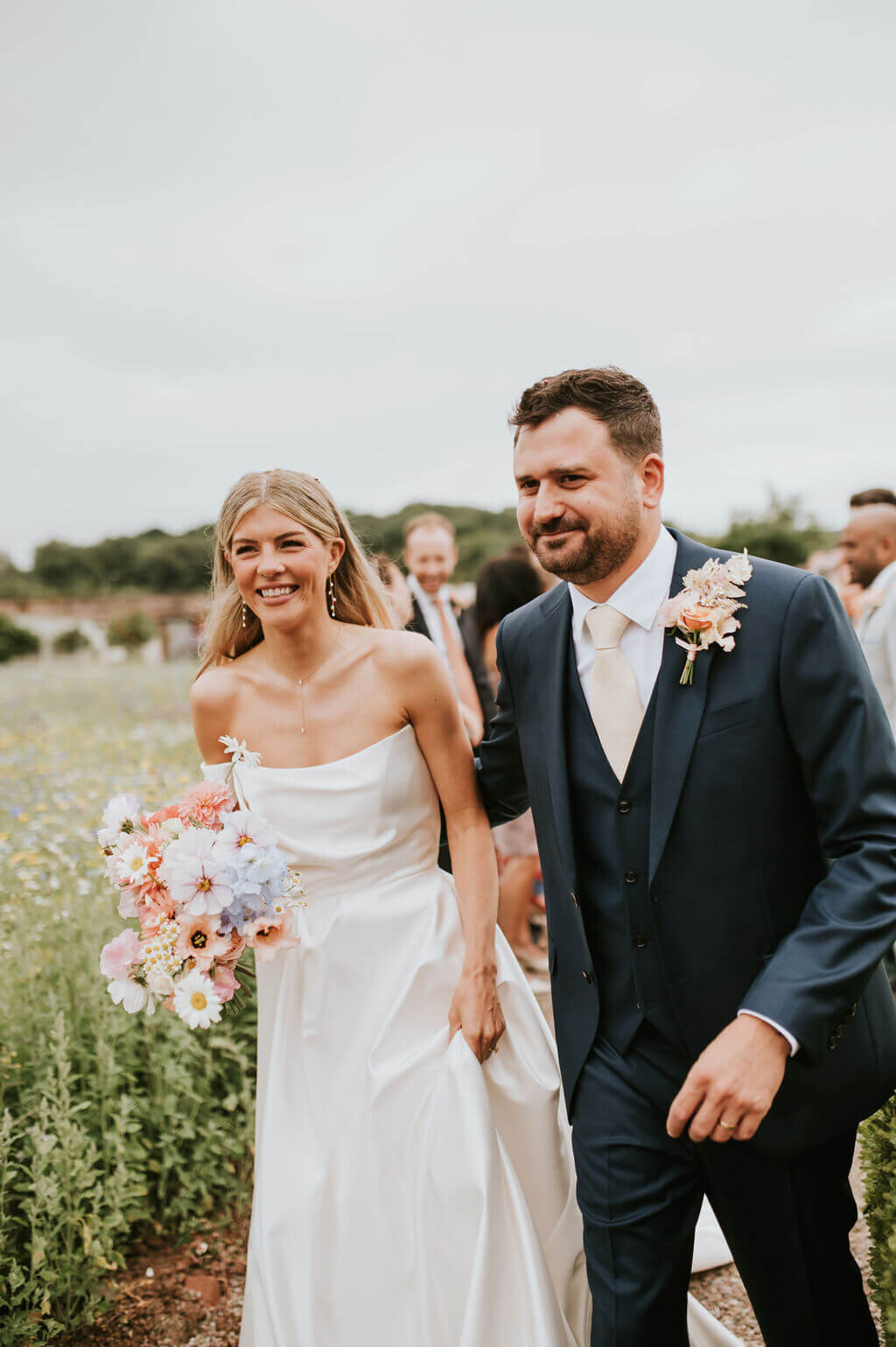 Issy-and-Bella-Floral-Design-Wedding-Florist-Herefordshire-Broadfield-Court-j&N78