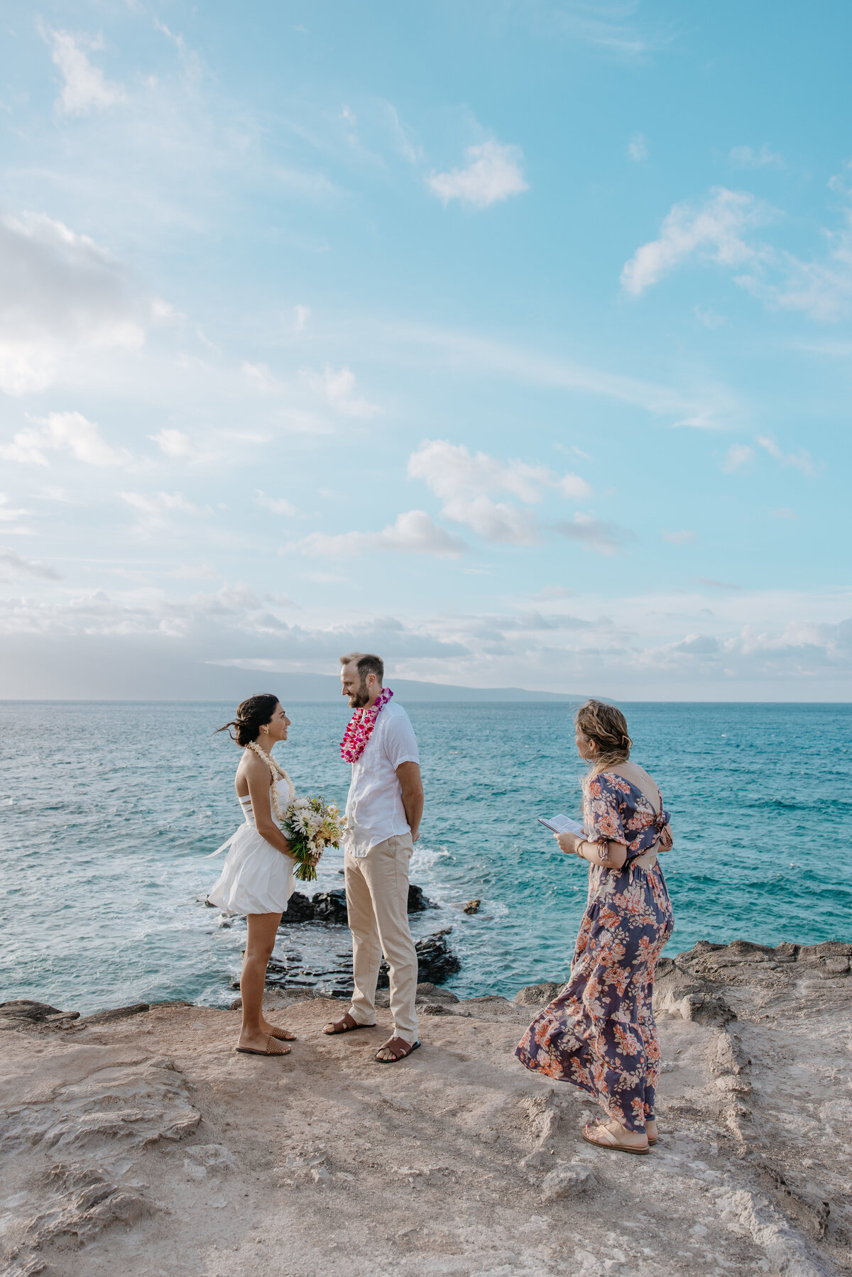 elope on a cliff in maui 