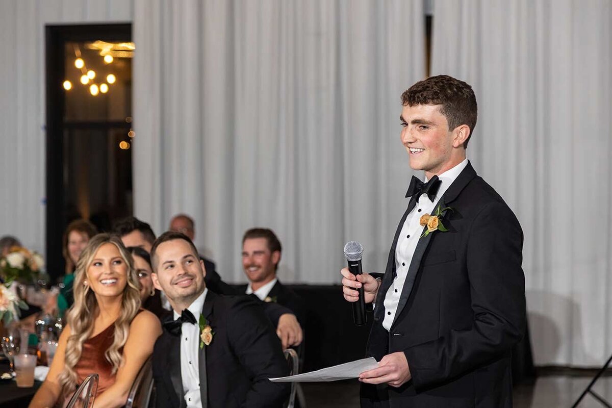 Wedding-photographer-reception-toast