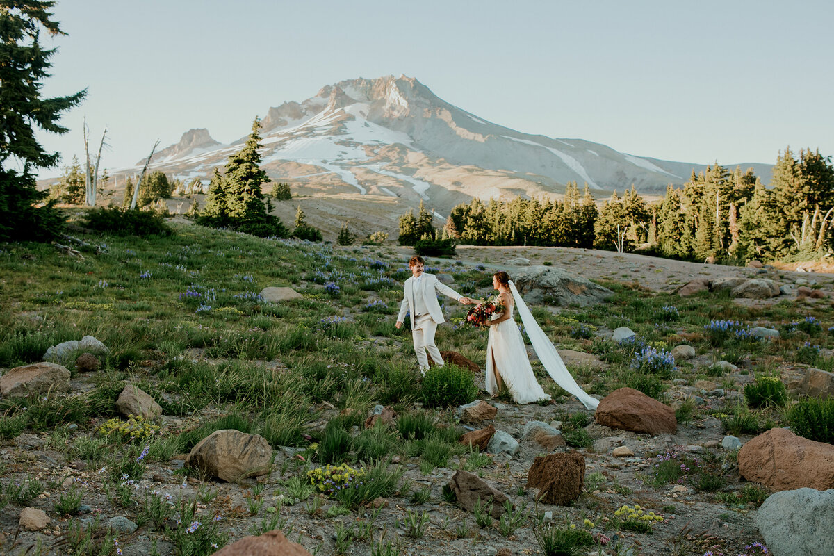 Hazelwood_Photo-Mt-Hood-Timberline-Lodge-Wedding.