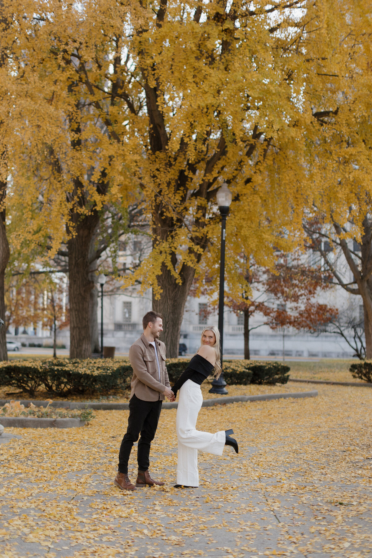 Indianapolis engagement photography fall outdoor session