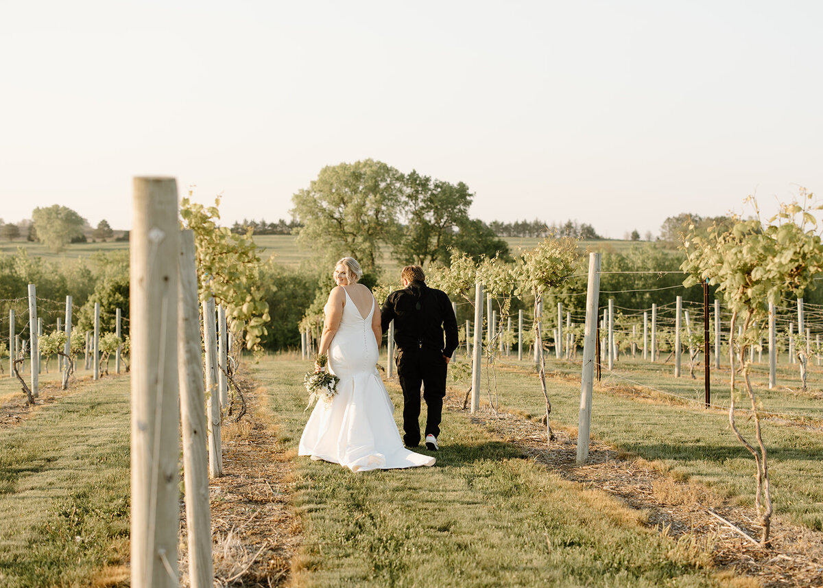 weddingphotosnebraskaweddingphotographeriowaweddingphotographeromahaweddingphotographerlincolnweddingphotographer-tayloruthphotography-1124