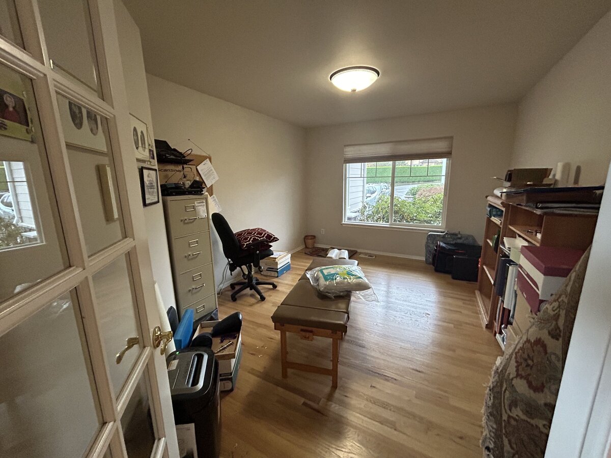 vacant-staging-snohomish-county-office-before-modernmollusk