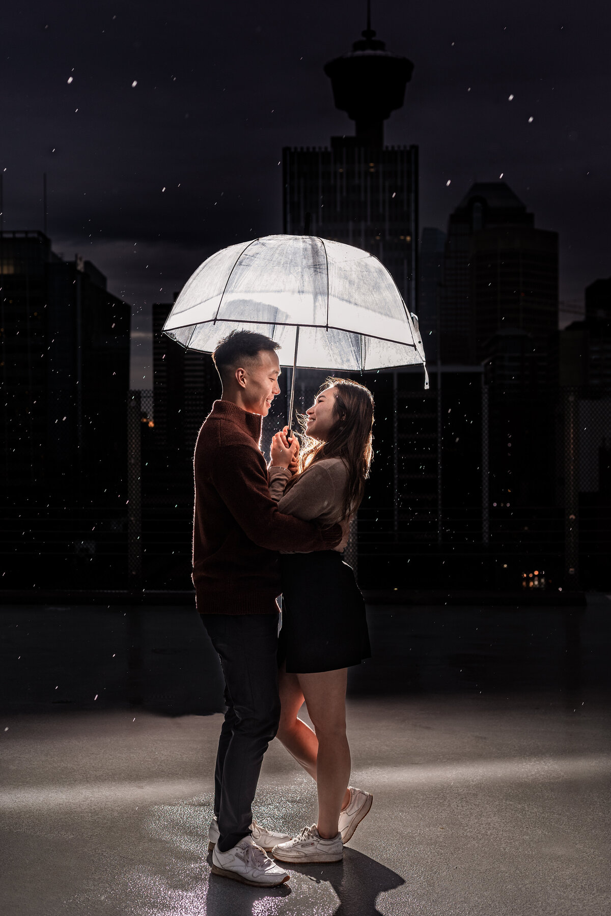 couple-with-umbrella-in-rain