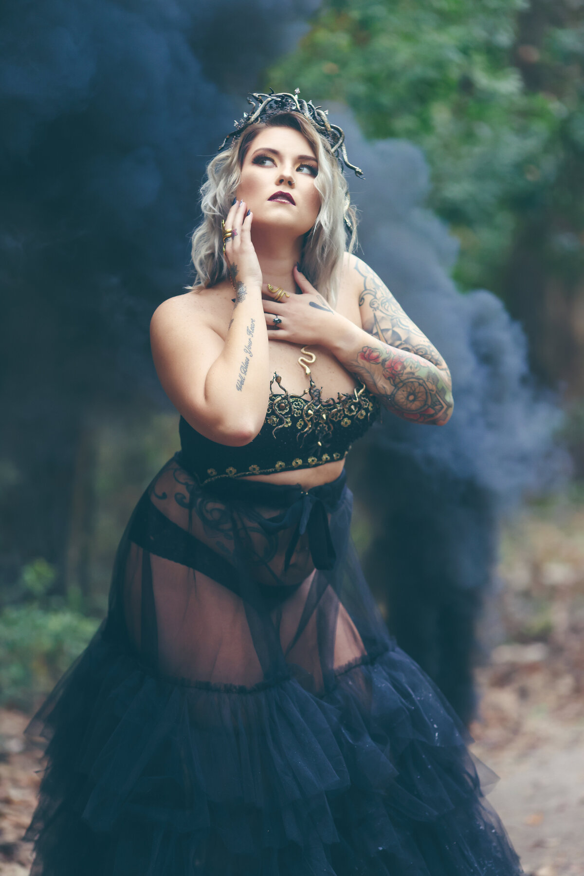 savannah-glamour-medusa-smoke-portrait-01