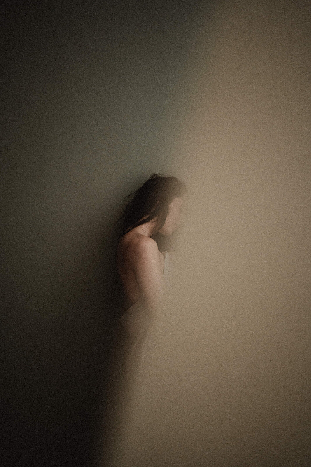 blurry foto van een vrouw, lichtinval