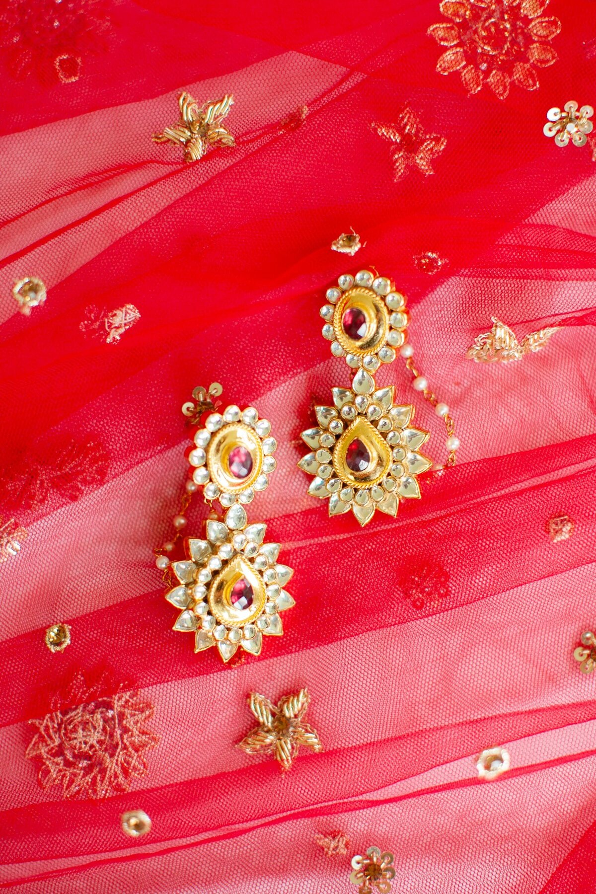 gold-earrings-red-sari
