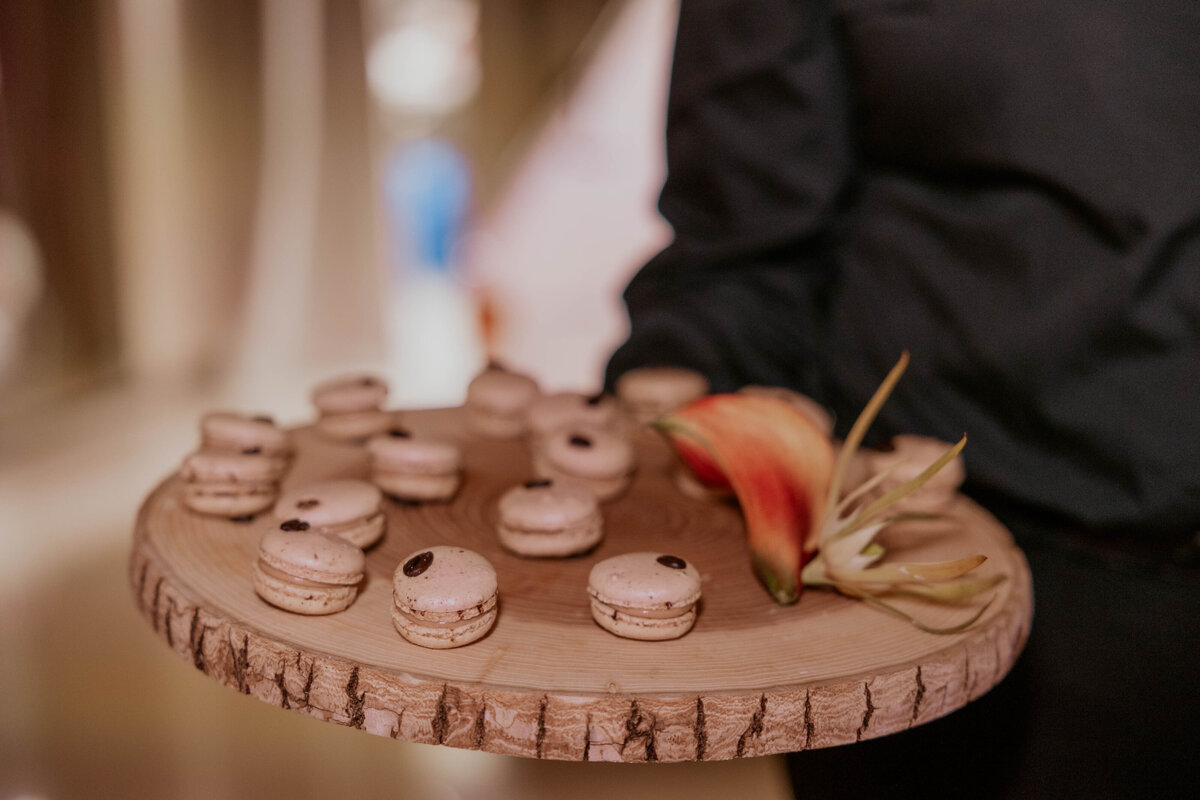 ct-catering-autostrada-passed-dessert-macarons