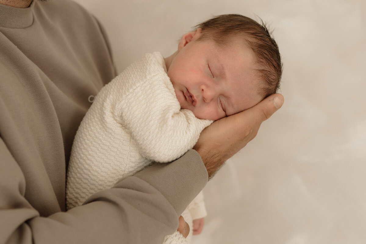 newborn fotograaf - gezinsfotograaf - zwangerschapsfotografie - videograaf - Sint-Niklaas - Pictures by Jess - Mama en baby shoot