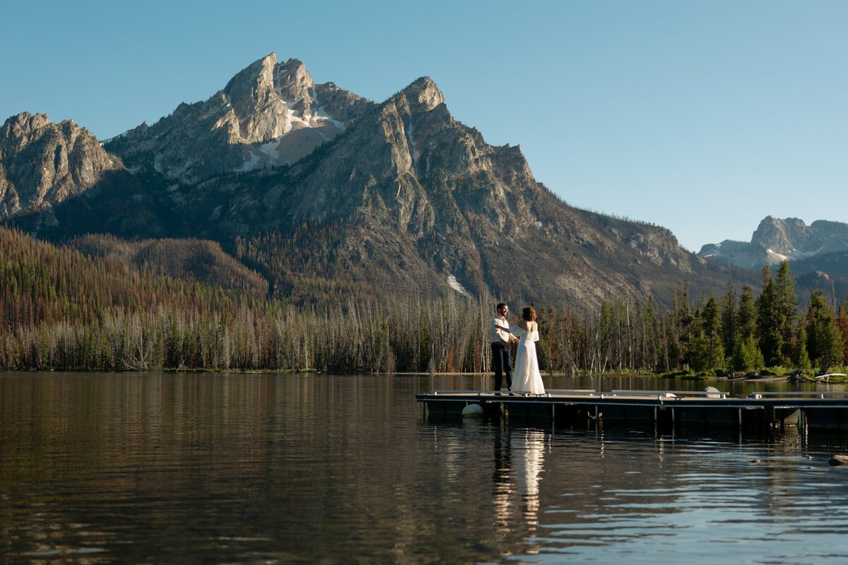 stanley-idaho-redfish-lake-couples-photoshoot-jayde-mikenzie-photography-7