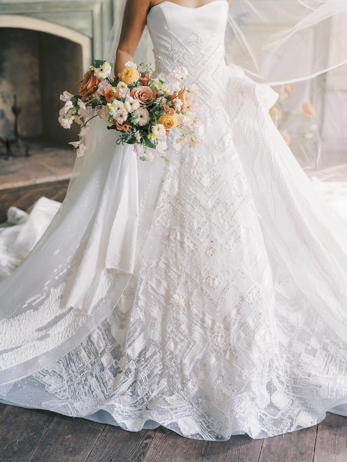 Jenny-Haas-Photography-Luxury-DC-Planner-Prof-Jimmy-Choo-Wedding-Dress-Luxe -Bridal-Bouquet-2