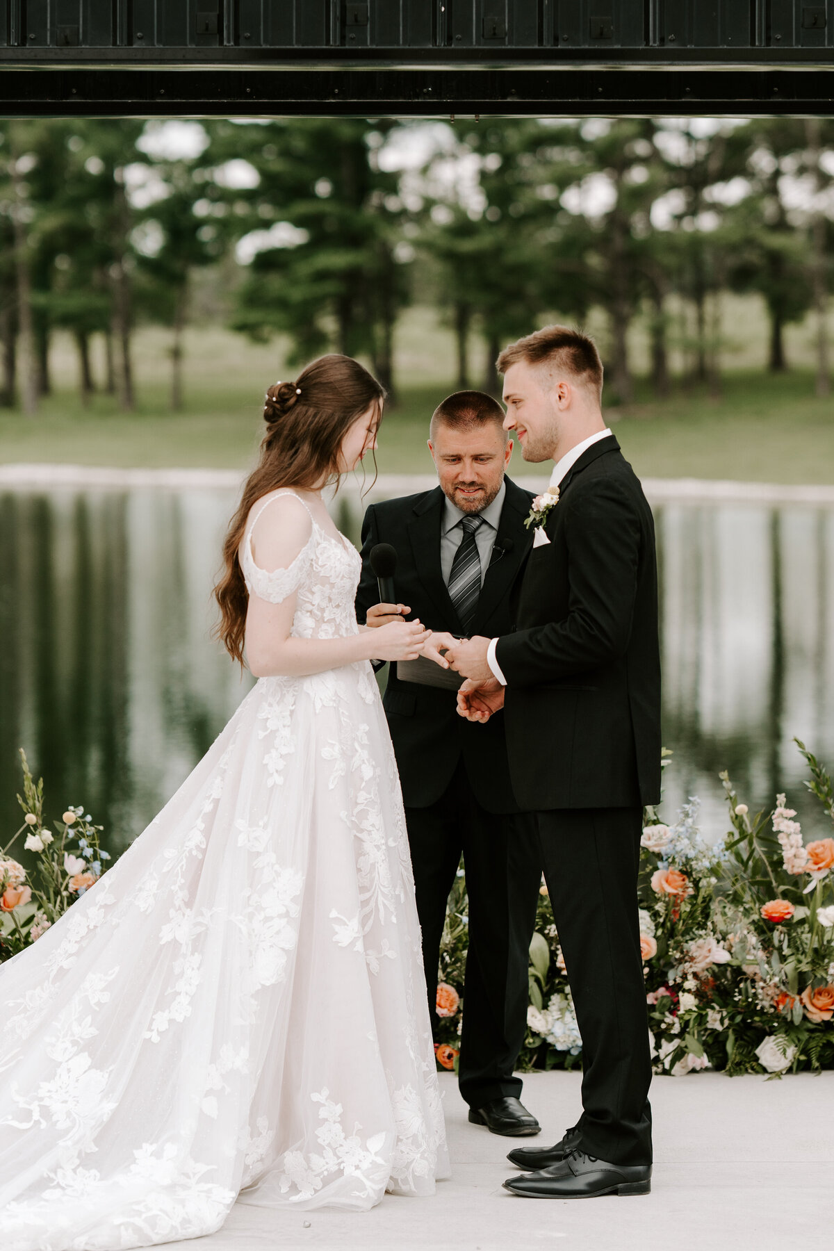 kraber-the-gathering-grounds-iowa-wedding-105