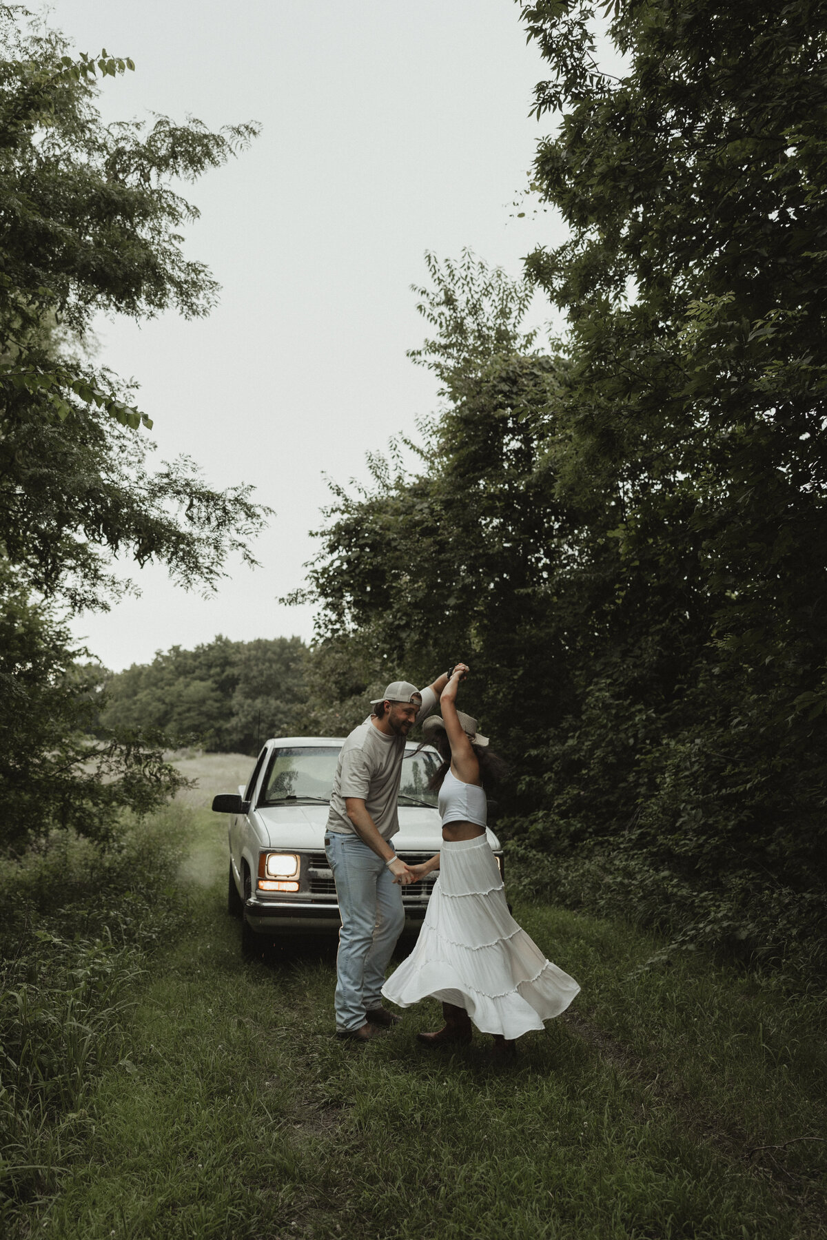Wildflowercouplessessionwithtruck_emilyarwinephoto-96
